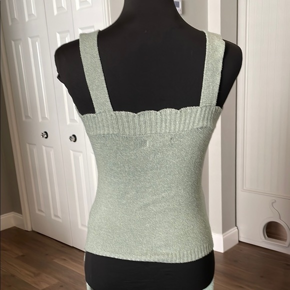 LC Lauren Conrad 4 piece sweater set (Cardigan, tank, joggers, shorts) - Picture 5 of 9